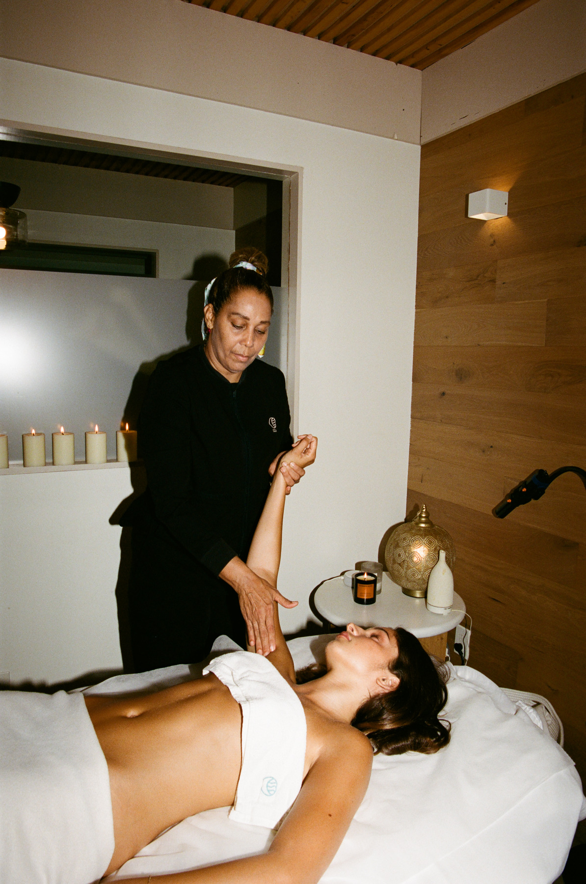 Hands-on lymphatic treatment at Lua, photographed by Kaitleen